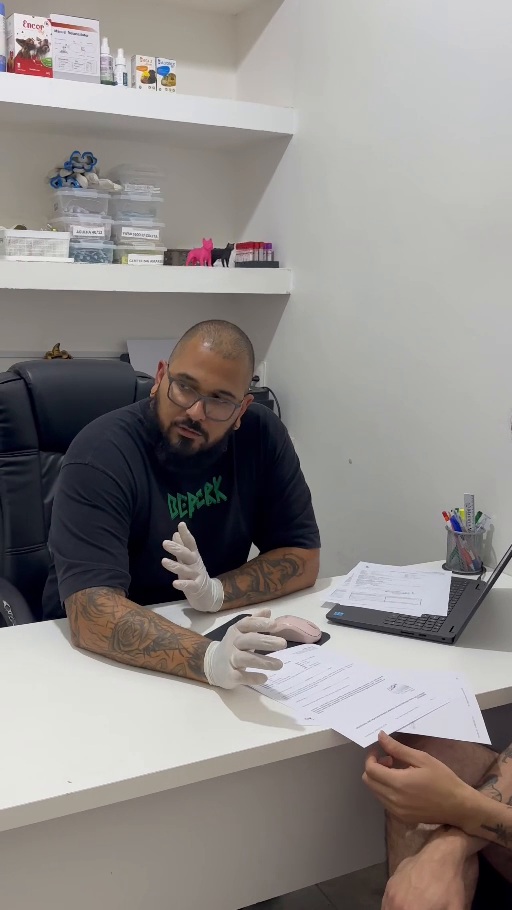 Atendimento em consultório na Clínica Veterinária Lobo Guará.