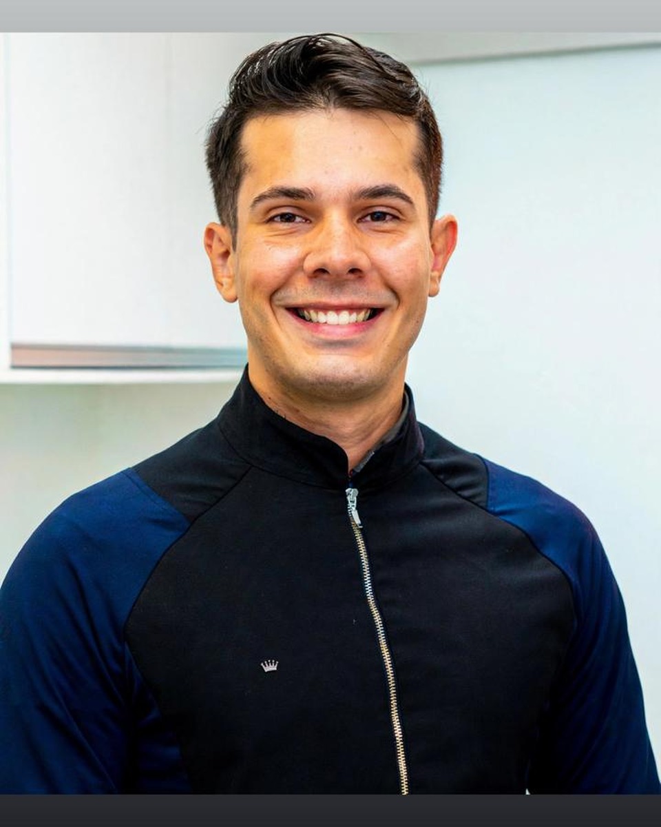 Dr. Gabriel Costa em retrato profissional.